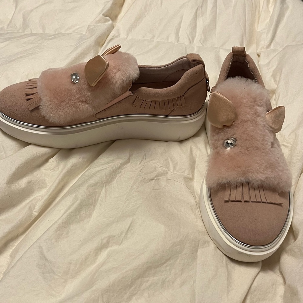 B2 shoes